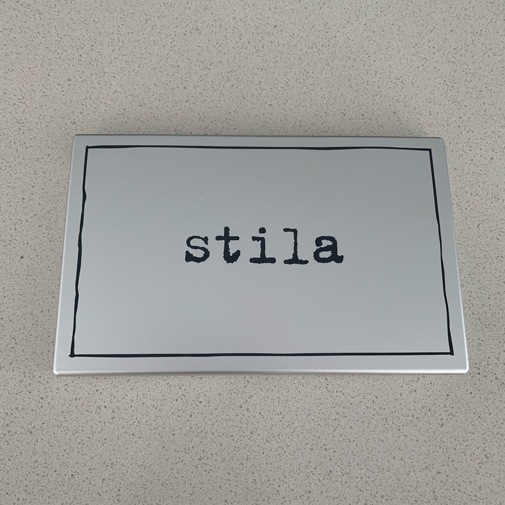 Stila 8-Pan Refillable Eyeshadow Compact